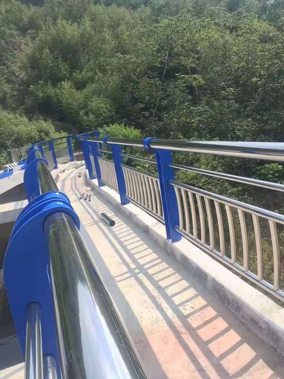 橋梁護(hù)欄