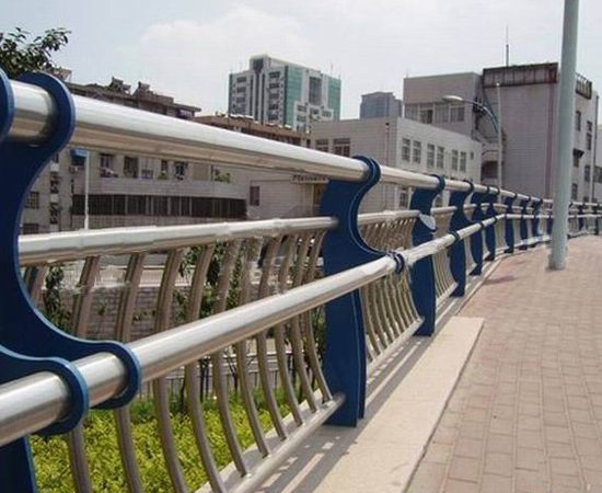 橋梁欄桿